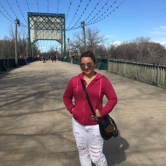 Meet your Posher, Julie - Picture 1 of 1